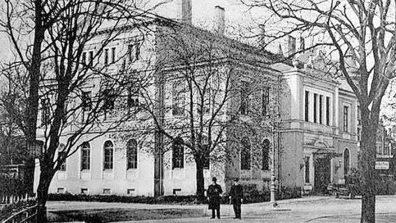 So präsentierte sich das Gesellschaftshaus am Ernstplatz um 1910. Foto: Archiv Historische Gesellschaft Coburg/Verein