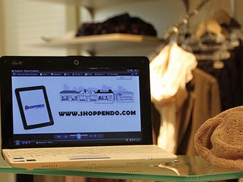 Idee: Vom heimischen Computer aus direkt in den Geschäften in der Innenstadt einkaufen. Foto: Ulrike Müller