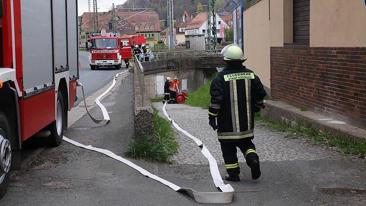 Gro&szlig;&uuml;bung der Kronacher Wehr im Mineral&ouml;lwerk Voitl&auml;nder Foto: Stefan Wicklein