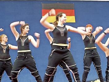 Die Showntanzgruppe aus Rattelsdorf (oben) während ihres Wettkampfs Foto: Renate Neubecker