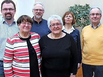 Der neu gewählte Vorstand des Sängerkreises, von links: Thorsten Maisel, Emilie Meier, Norbert Mischke, Ilona Schmitt, Ingrid Geyer und Hans Schmidt  Foto: Johanna Blum