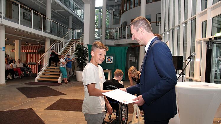 Bayreuth: Sportlerehrung 2022 - Landrat Wiedemann ehrt Athleten und Funktion&auml;re f&uuml;r "herausragende Leistungen"