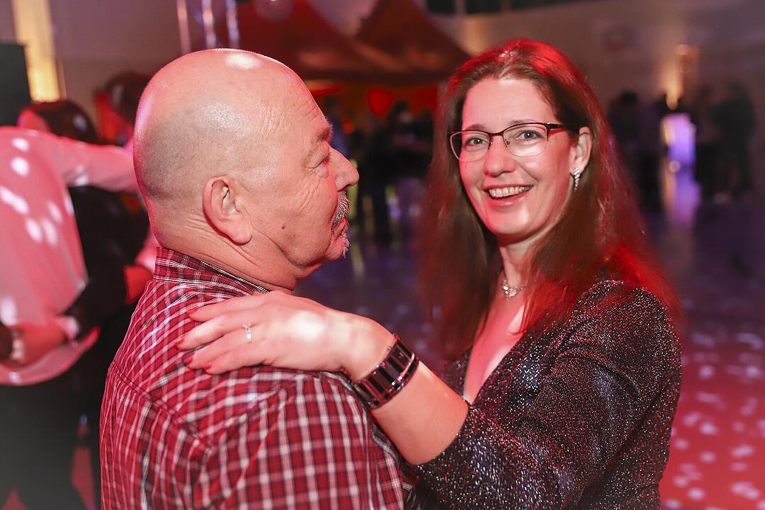 Es wurde in das Jahr 2025 gefeiert.