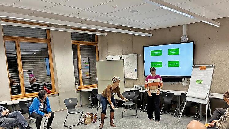 Die Teilnehmerinnen und Teilnehmer der Bildungskonferenz nutzten die zahlreichen Workshops, um sich intensiv und aktiv mit dem Thema „Mentale Gesundheit“ in seinen verschiedenen Facetten auseinanderzusetzen.