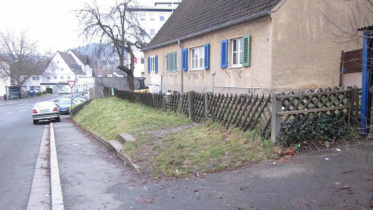 Am Sonntag ist der Müllberg - wohl auf den öffentlichen Druck im Internet - weggeräumt worden. Foto: Stephan Tiroch