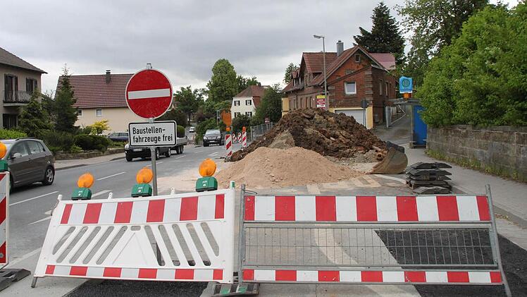 Im vergangenen Jahr hat eine Baustelle in Heinersreuth die Autofahrer ausgebremst. Jetzt kommt es vom 25. Juli bis 4. September wegen dreier Baustellen zwischen Heinersreuth und Unterbrücklein zu Vollsperrungen. Foto: Archiv