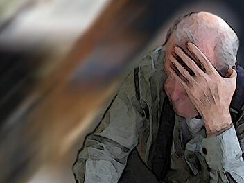 In der Innenstadt von Wei&szlig;enburg in Bayern wurde ein 84-j&auml;hriger Senior von einer Passantin aufgegriffen. Der Mann war in Hausschuhen unterwegs und konnte sich an nichts erinnern. Symbolfoto: Gerd Altmann/pixabay.com