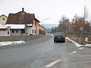 Nur zwölf Prozent der Autofahrer halten sich an Tempo 30 in der Hainberg- und der Hammergrundstraße, durch die derzeit fast der gesamte Verkehr in die Stadt führt.