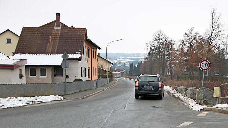 Nur zwölf Prozent der Autofahrer halten sich an Tempo 30 in der Hainberg- und der Hammergrundstraße, durch die derzeit fast der gesamte Verkehr in die Stadt führt.
