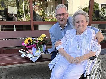 Stein: Bürgermeister gratuliert Bürgerin zum 101. Geburtstag - "Lebensfreude" Stein: Bürgermeister gratuliert Bürgerin zum 101. Geburtstag - "Lebensfreude"