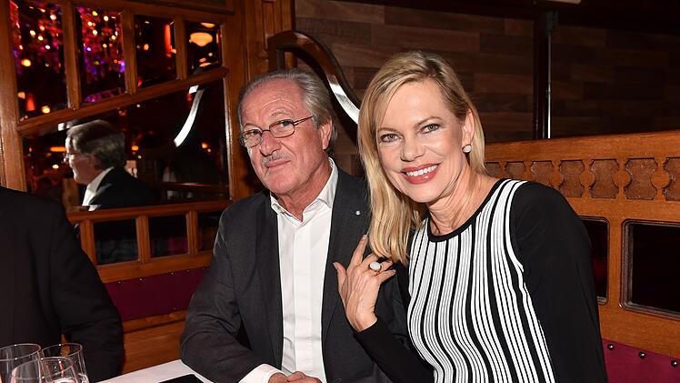 Seit 2001 ist Nina Ruge mit dem deutschen Wirtschaftsmanager Wolfgang Reitzle liiert.