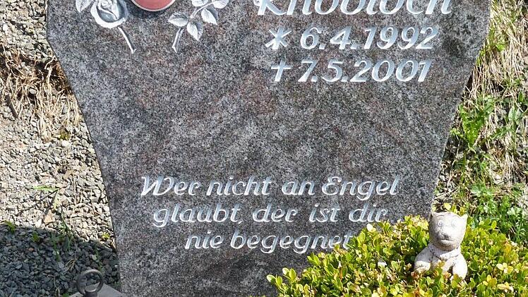 Peggys Mutter Susanne Knobloch hat 2005 auf dem Nordhalbener Friedhof ein Grab angelegt. Noch ist es leer. Foto: Wunder