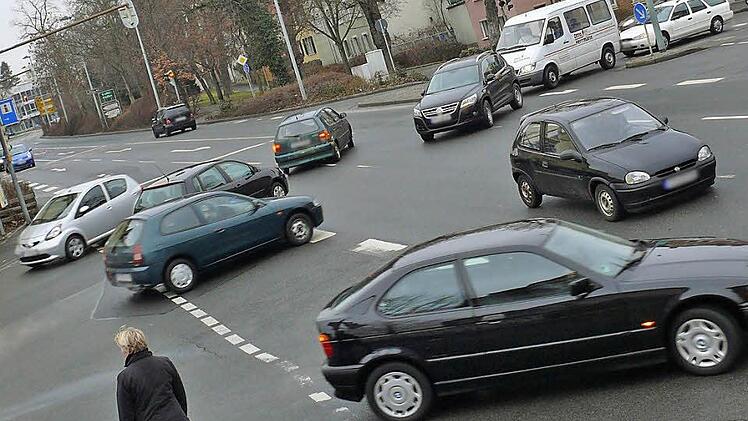 Der Computer soll die Verkehrsströme so steuern, dass die Kreuzungen schneller frei werden.  Foto: Archiv (K. Brock)