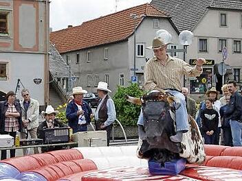 Bullenreiten gehört in einer Westernstadt einfach dazu und Saloons natürlich auch.  Text/Foto: Hanns Friedrich