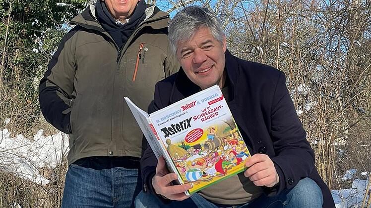 Im April 2021 auf Platz 1 der Comic-Charts: Asterix un di Schbessarträuber. Die Sprechblasenbefüller Kai Fraass und Gunther Schunk waren in Hammelburg zu Gast.