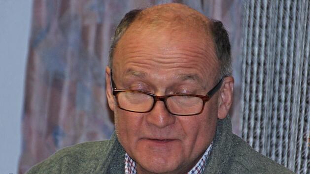 Wolfgang Meiners, Forstbeamter und zust&auml;ndig f&uuml;r den Gemeindewald Pfarrweisach; blickte waldbautechnisch zur&uuml;ck. Er bringt seine "Ermersh&auml;user Tannen" in den Gemeindewald.Helmut Will