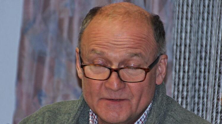 Wolfgang Meiners, Forstbeamter und zuständig für den Gemeindewald Pfarrweisach; blickte waldbautechnisch zurück. Er bringt seine "Ermershäuser Tannen" in den Gemeindewald.Helmut Will