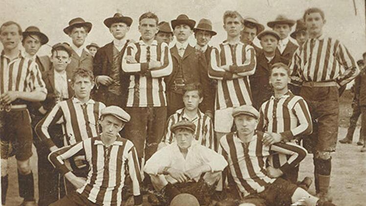 Eines der wenigen Fotos aus den frühen Jahren des ASV zeigt der Verein auf seiner Internetseite. Screenshot: Rainer Lutz