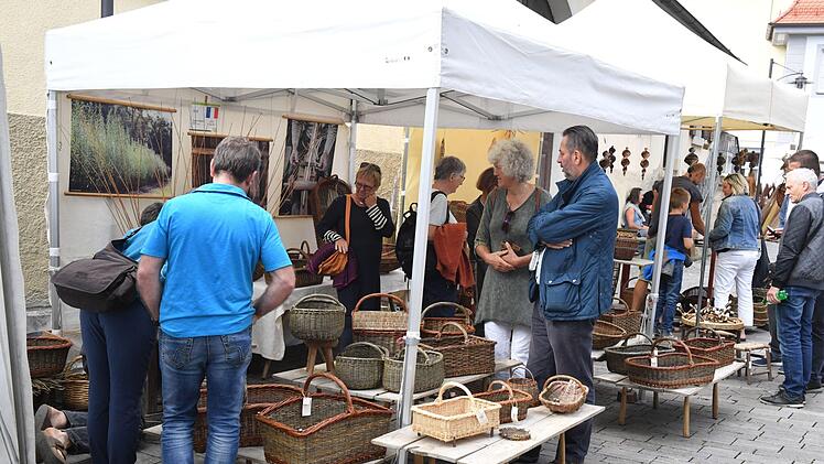 Impressionen vom Korbmarkt.