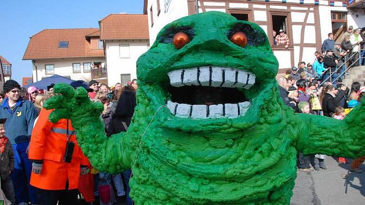Volle Straßen: Der Diebacher Faschingszug ist ein Besuchermagnet, wie das Bild von vor zwei Jahren zeigt. Ffoto: Archiv/Gerd Schaar