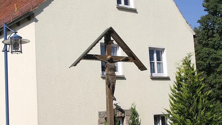 Auch in Marktschorgast - in dem Haus direkt gegenüber der Kirche - ist eine Flüchtlingsfamilie untergebracht.