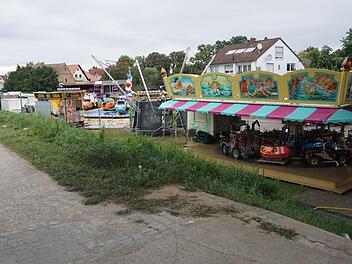 Unter der Brücke am Kanal kam es im September vergangenen Jahres während der Kerwa in Hirschaid zu sexuellen Übergriffen und einer größeren Schlägerei.  Archivfoto: Sebastian Martin