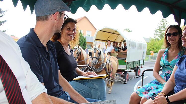 Freut sich jetzt schon auf das Kulturfeuerwerk: Kulturmanagerin Susanne Gabler (l.). Im Bild r. Jugendpflegerinnen Julia Weiland und Julia Gally