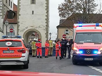 In der Oberen Vorstadt in Ha&szlig;furt starb am Dienstagnachmittag eine Fu&szlig;g&auml;ngerin, nachdem sie von einem Lkw erfasst worden war, noch an der Unfallstelle. Foto: Ren&eacute; Ruprecht