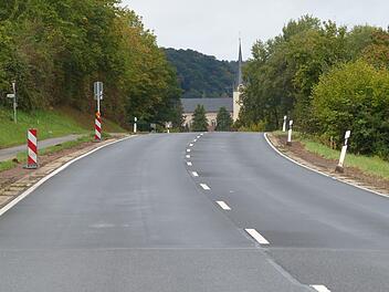 Die Bundesstraße 26 bei Eltmann (hier am Ortseingang aus Richtung Bamberg): Die Trasse wird jetzt saniert und dann zur Staatsstraße abgestuft. Klaus Schmitt