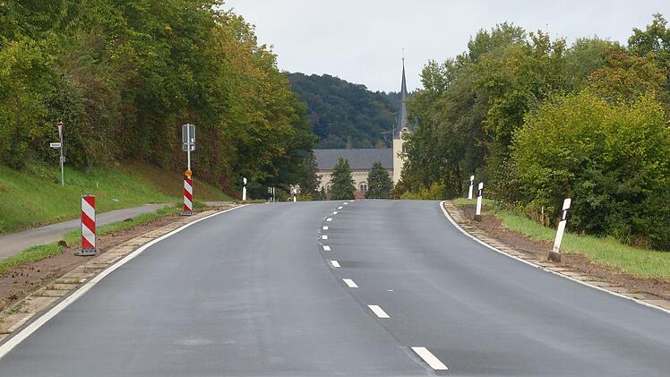 Die Bundesstraße 26 bei Eltmann (hier am Ortseingang aus Richtung Bamberg): Die Trasse wird jetzt saniert und dann zur Staatsstraße abgestuft. Klaus Schmitt