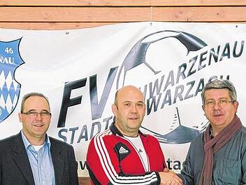 Die gute Tat: Fu&szlig;baller aus Schwarzach und Schwarzenau spenden 1200 Euro