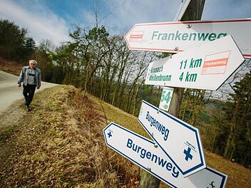 Wegen der Wanderwege kommen jedes Jahr viele Besucher in die Gegend um Weißenbrunn. Günther Kaim ist in dieser Gegend geboren und aufgewachsen. Er weiß um die Vorzüge der Kommune - kennt aber auch die Probleme.  Foto: Hendrik Steffens