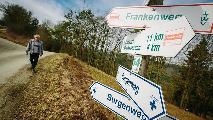 Wegen der Wanderwege kommen jedes Jahr viele Besucher in die Gegend um Weißenbrunn. Günther Kaim ist in dieser Gegend geboren und aufgewachsen. Er weiß um die Vorzüge der Kommune - kennt aber auch die Probleme.  Foto: Hendrik Steffens