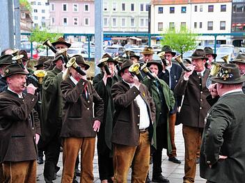 Jagdhornbläser sind die Sympathieträger der Jägerschaft - hier beim Standkonzert vor der Stadthalle, wo am Wochenende der Landesjägertag stattfand. Foto: Stephan Herbert Fuchs