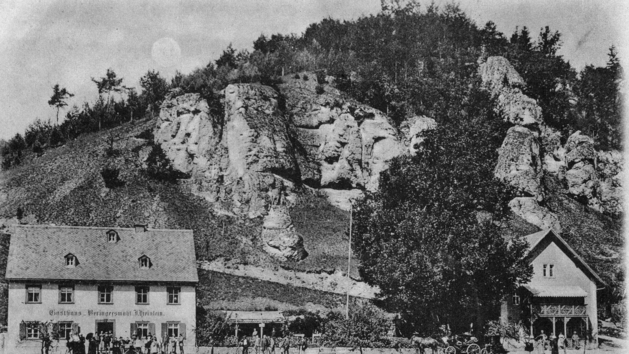 Die Studentenkneipe Heinlein in Behringersmühle mit der "Kundl", die für ihr gutes Essen bekannt war. Postkarte von 1898.  Repro: löw