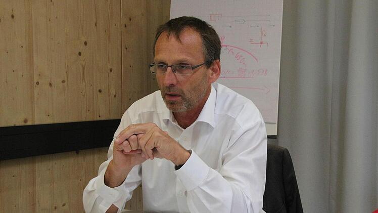 Hochschulpräsident Michael Pötzl beim Pressegespräch. Foto: Simone Bastian