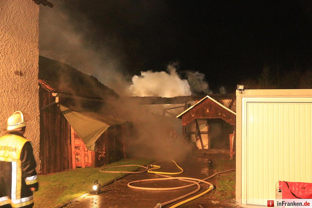 Großeinsatz: Scheunenbrand in Seigendorf