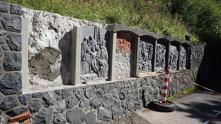Die Vorbereitungen, um die fehlenden Kreuzweg-Stationen einzusetzen wurden bereits getätigt.
