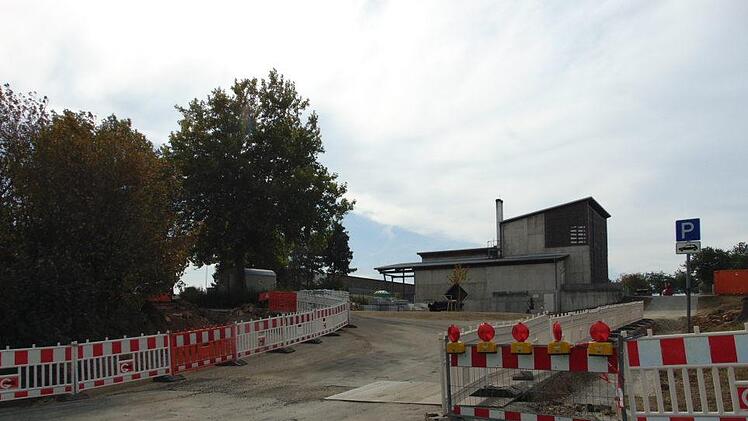 Die Baustelle am Schulbusplatz in Gräfenberg. Foto: Petra Malbrich