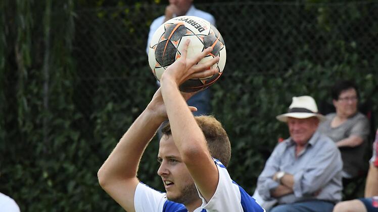 Die Sportart wechseln muss beim FC 06 Bad Kissingen keiner, auch wenn die jüngste 2:4-Niederlage gegen Bergrheinfeld eine bittere war. Aber Fußballspielen können die Kurstädter allemal. Foto: Hopf