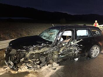 Am Freitagmorgen hat sich ein schwerer Unfall in Oberfranken ereignet. Die Bundesstra&szlig;e wurde voll gesperrt. Foto: Fricke/News5