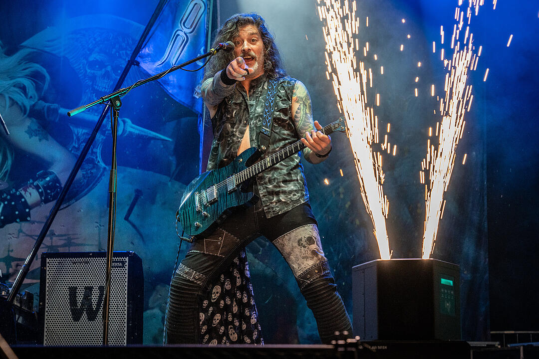 An die 2000 Besucher feierten die Rockmusik!