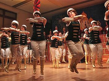 Höhepunkt der Prunksitzung in Schwärzelbach war der Schautanz "Russische Nächte" der FGS-Musketiere.  Fotos: Gerd Schaar