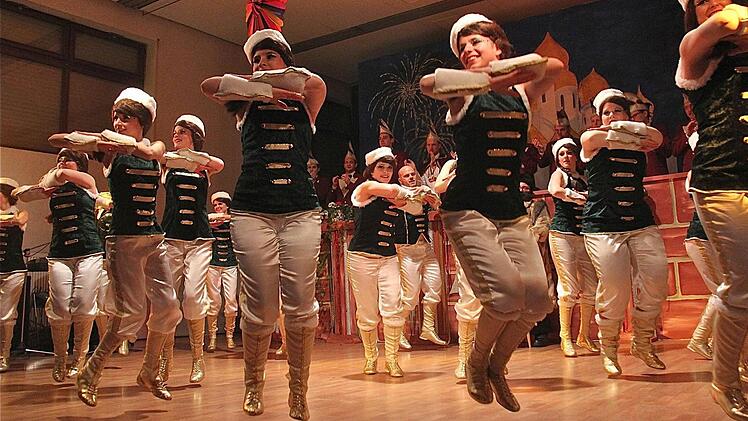 Höhepunkt der Prunksitzung in Schwärzelbach war der Schautanz "Russische Nächte" der FGS-Musketiere.  Fotos: Gerd Schaar