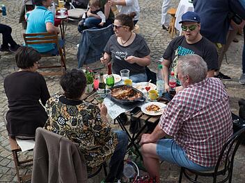Etwa 80 Leute folgten dem mysteriösen Aufruf eines Unbekannten am 1. April. Foto: Alexander Martin