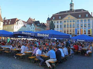 Auf dem Coburger Marktplatz dreht sich wieder alles um die Coburger Klöße. Fotos: PR