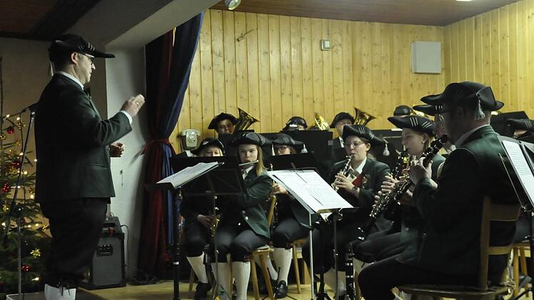 Mit einem schwungvollen Konzert feierte der Musikverein Edelweiss Lauter auf den Tag genau seinen 100. Geburtstag.  Foto: Peter Klopf