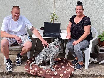 Ohne Holger Hanel und Melanie Kneuer würde  die ehrenamtliche Hilfe für die Wannigsmühle  im Chaos enden. Was beiden sehr wichtig ist: "Wir stehen stellvertretend für eine Gruppe von acht Menschen, die dazu beitragen, dass die Hilfe funktioniert." Foto: Susanne Will