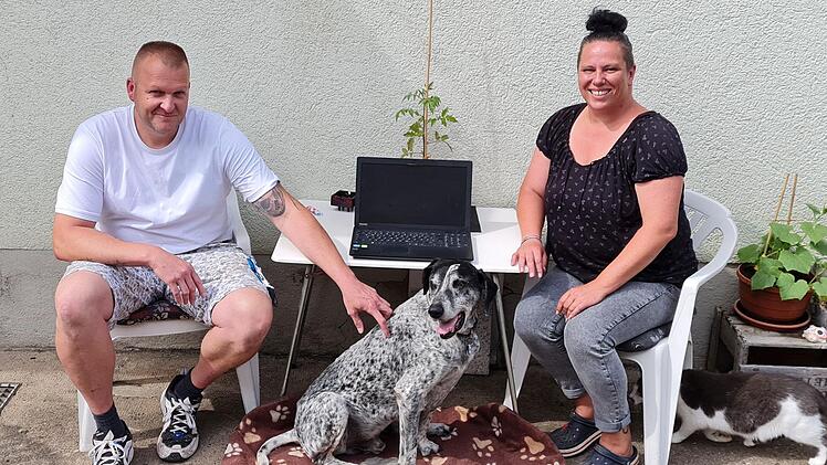 Ohne Holger Hanel und Melanie Kneuer würde  die ehrenamtliche Hilfe für die Wannigsmühle  im Chaos enden. Was beiden sehr wichtig ist: "Wir stehen stellvertretend für eine Gruppe von acht Menschen, die dazu beitragen, dass die Hilfe funktioniert." Foto: Susanne Will
