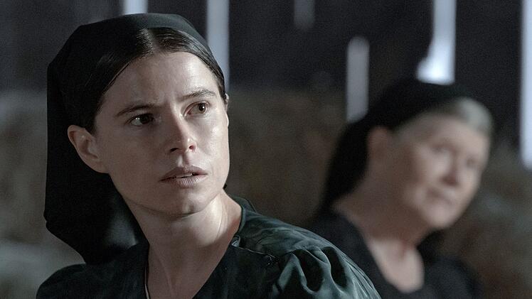 Mariche (Jessey Buckley) &auml;ngstigt sich in ihrer Gemeinde.